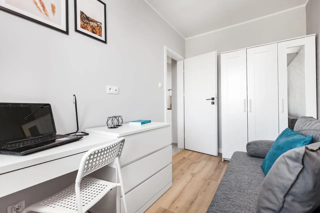 Apartament Pokoje Gdańsk Zaspa - Pilotów 20b, 800m SKM-Zaspa, odległość do morza 3km 0*,